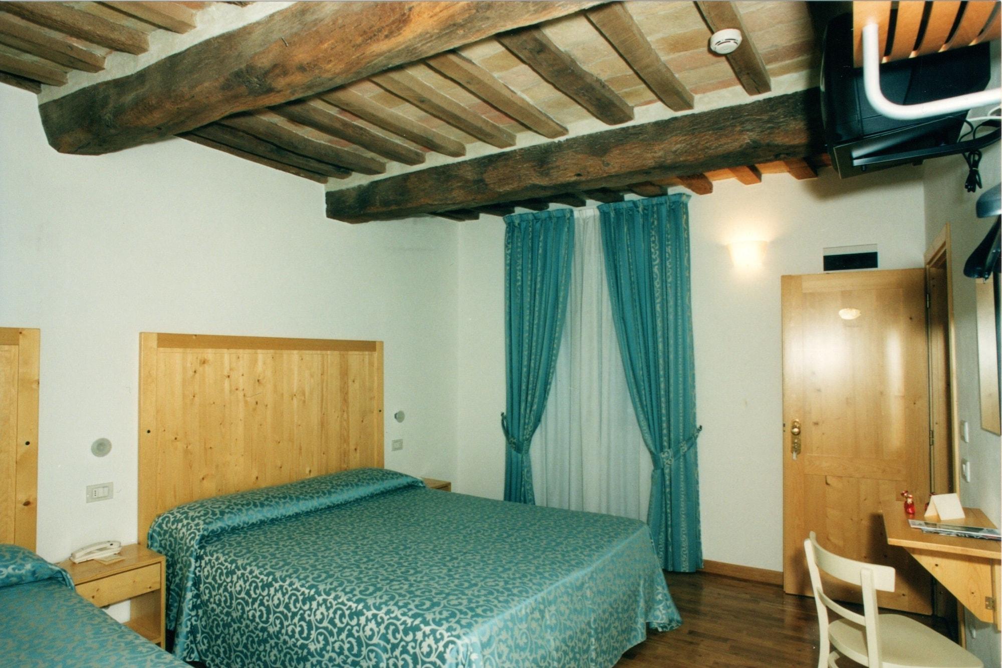 Hotel Tre Ceri غوبيو المظهر الخارجي الصورة
