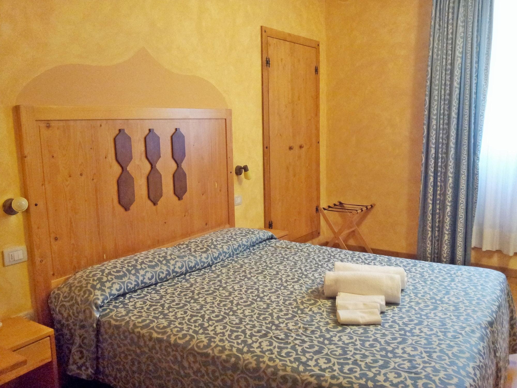 Hotel Tre Ceri غوبيو المظهر الخارجي الصورة
