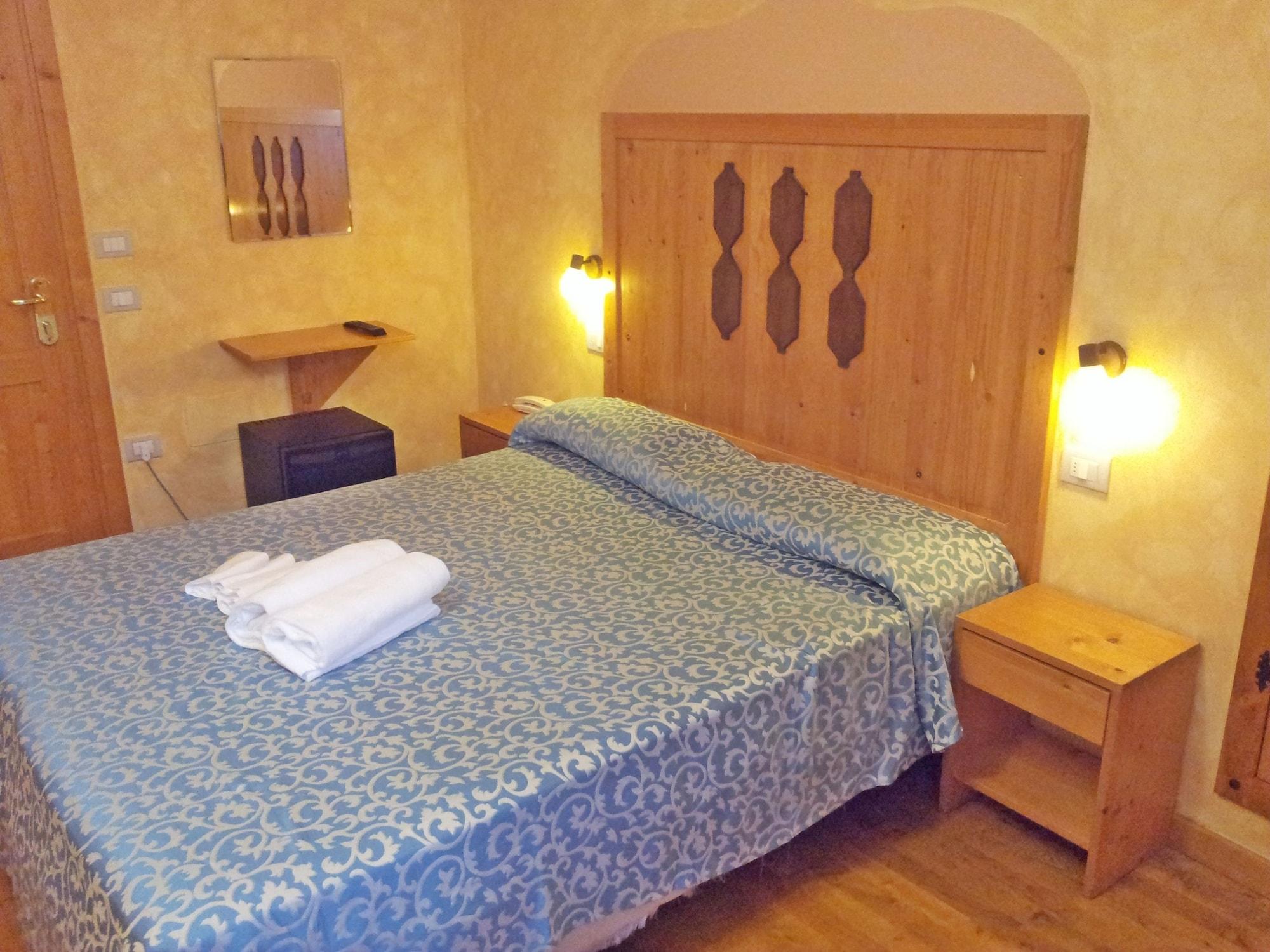 Hotel Tre Ceri غوبيو المظهر الخارجي الصورة