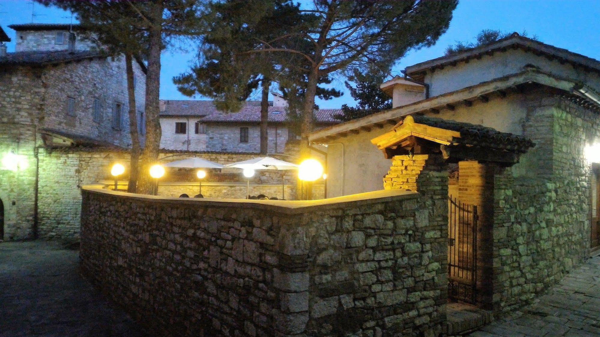 Hotel Tre Ceri غوبيو المظهر الخارجي الصورة